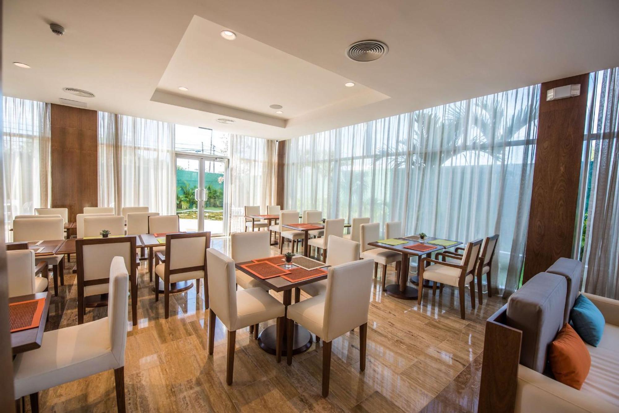 Hotel Hampton By Hilton Santo Domingo Airport Boca Chica Exterior foto